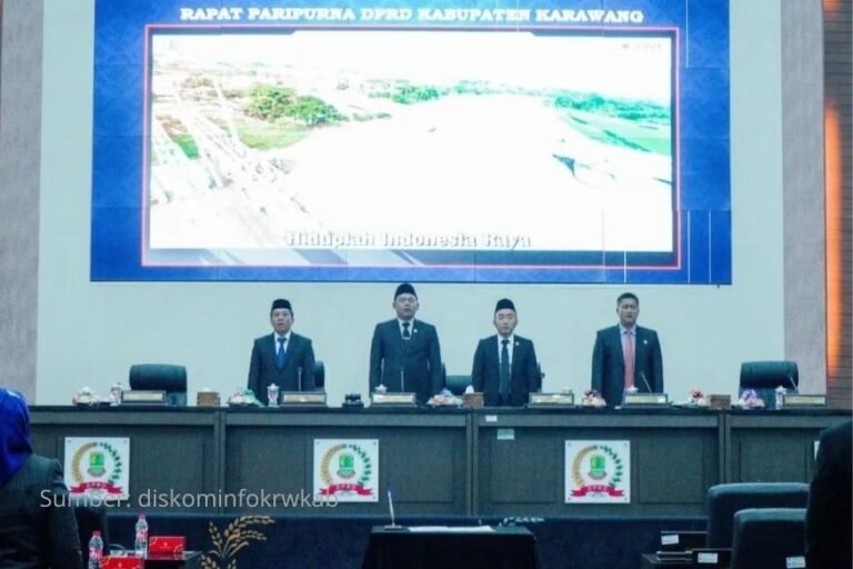 Bupati Aep Hadiri Paripurna DPRD Karawang, Dua Raperda Disetujui dan Ditetapkan
