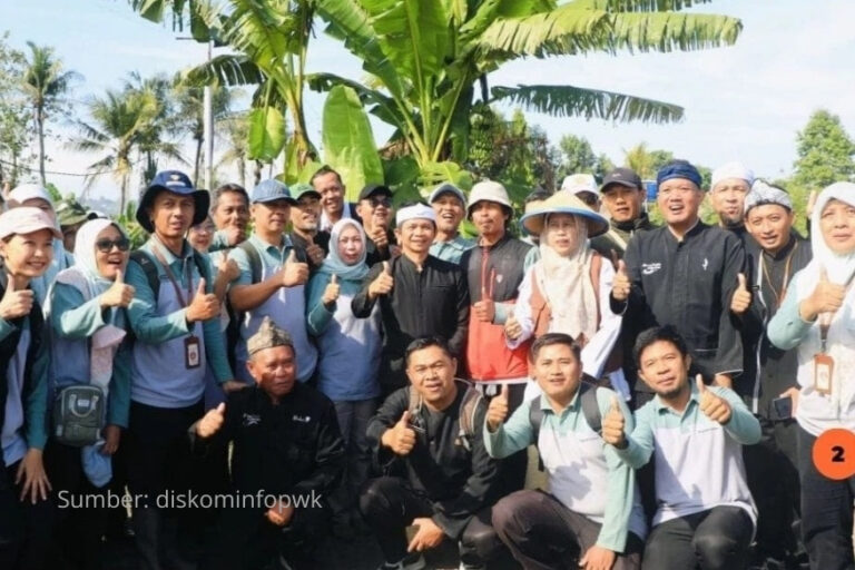Bupati Purwakarta Saepul Bahri Binzein Hadiri Panen Raya Padi di Nagri Kidul, Dorong Swasembada Pangan Nasional