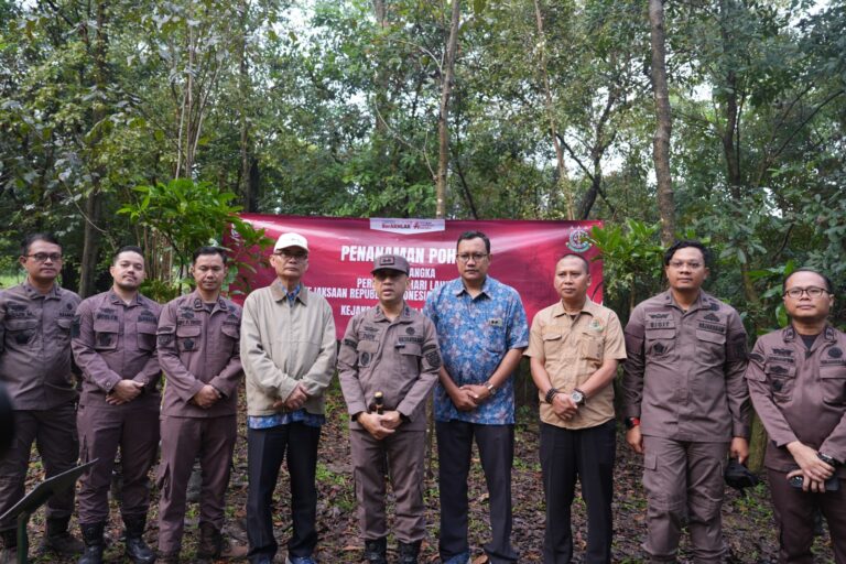 Peringati HUT ke-80, Kejari Karawang Tanam 200 Bibit Pohon di Telaga Desa