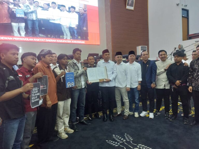 DPRD Karawang dan AMPERA Deklarasi Penolakan Kebijakan Nasional yang Dinilai Merugikan Rakyat